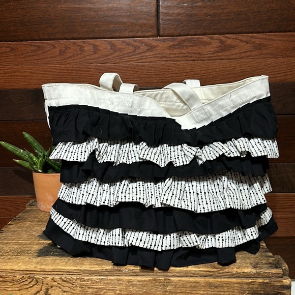 No Brand Tag Large Black and White Ruffled Graphic Cotton Tote Bag - Picture 5 of 9